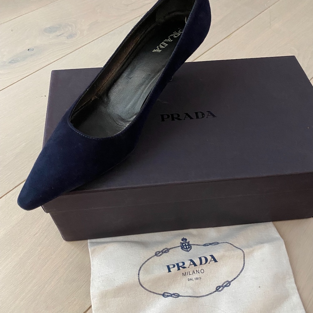 Prada low heel navy suede pump size 37
